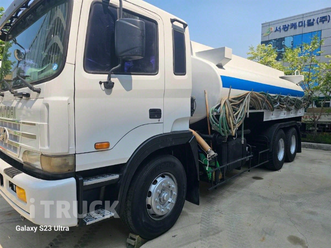현대 살수차 슈퍼트럭 스텐탱크 14,400L 수동 - 중고 트럭 매물 이미지