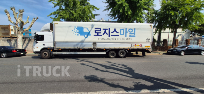 현대 파비스 325 후축 윙바디 13.5톤 오토 - 중고 트럭 매물 이미지