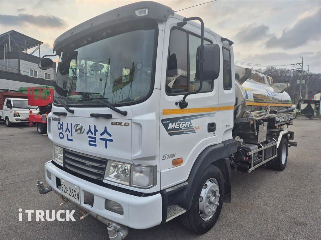 현대 살수차 메가트럭 수동 - 중고 트럭 매물 이미지